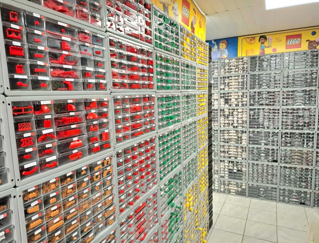 Rayonnage magasin LEGO